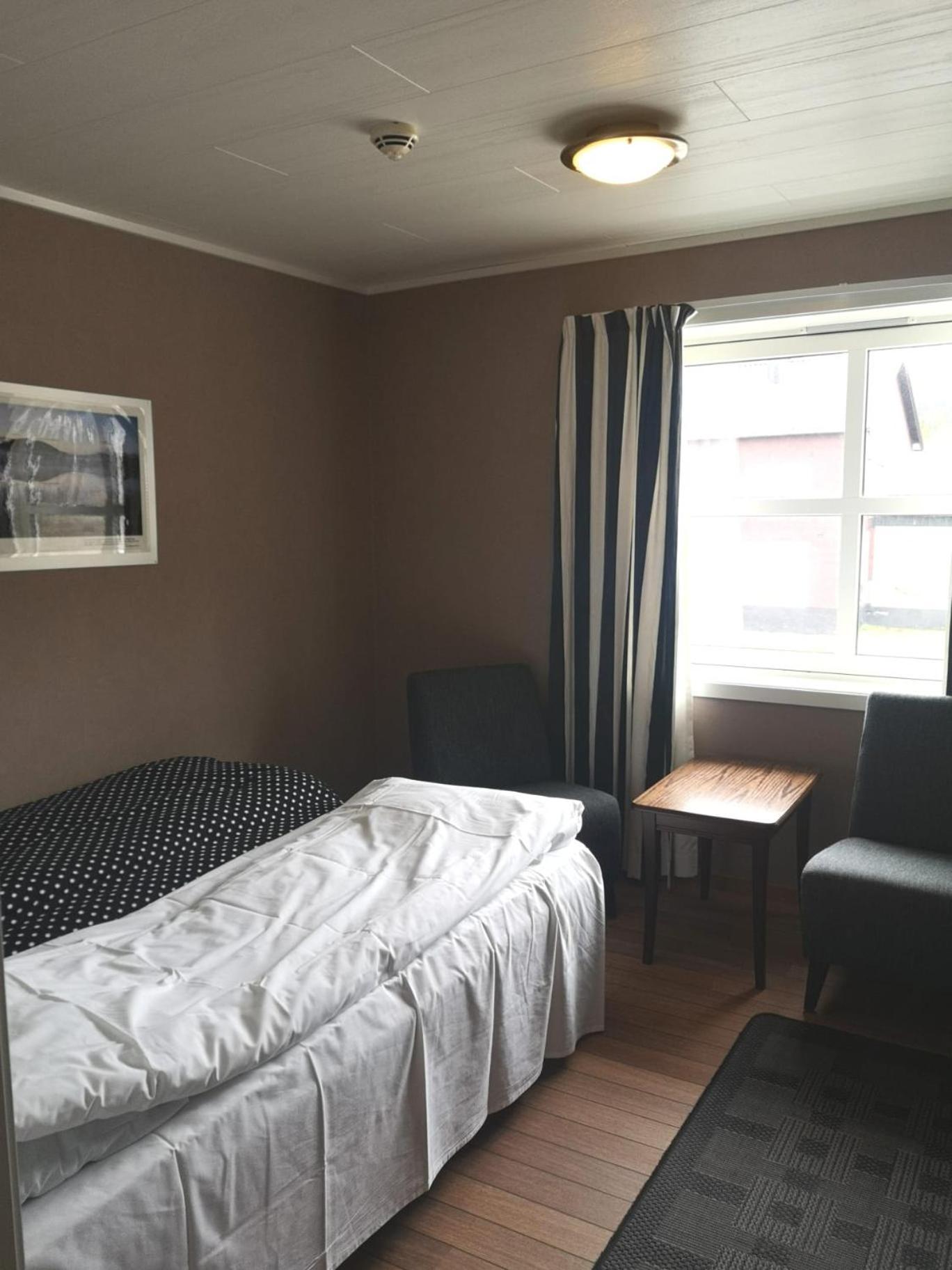 Ulvsvag Gjestgiveri Og Fjordcamping As Exterior foto